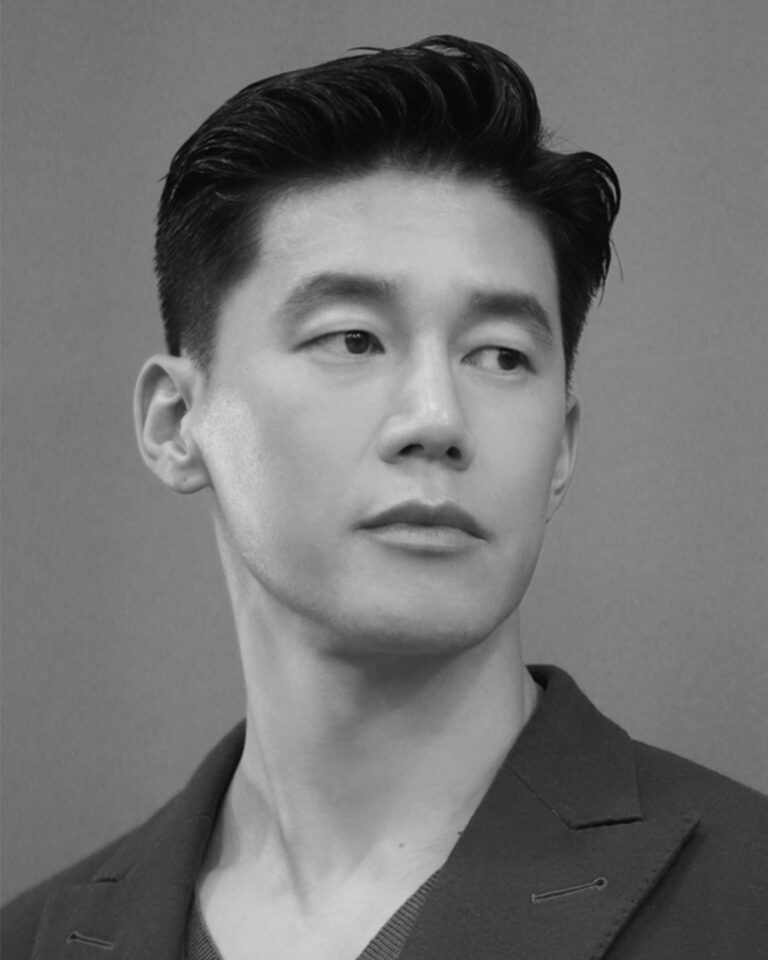 Official profile portrait headshot of South Korean actor Kim Mu-yeol